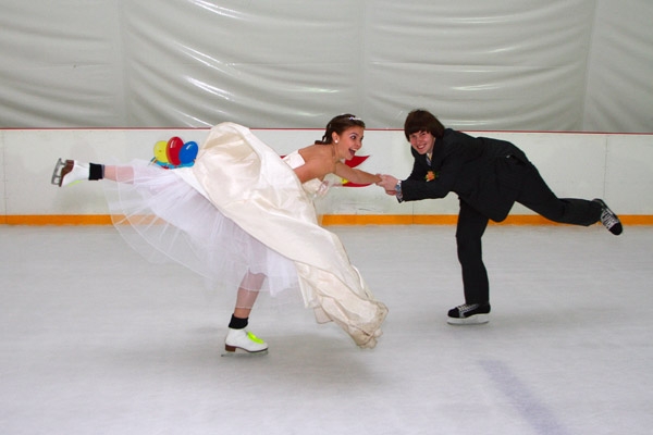 http://tamada-julia.narod.ru/bizarre-weddings/roller/skate_wedding.jpg